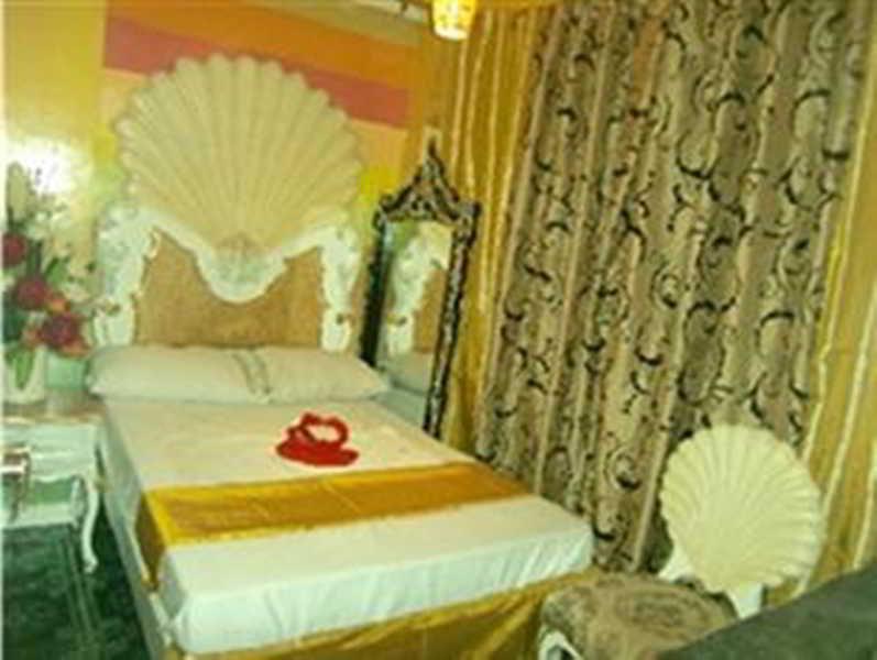 Manila Venetian Hotel Bagian luar foto