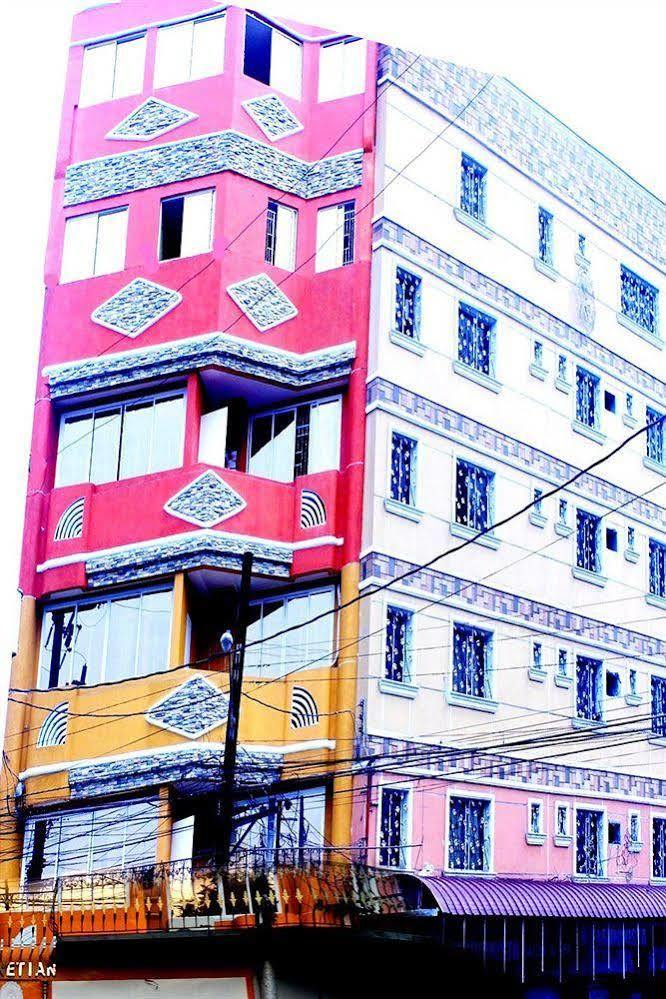 Manila Venetian Hotel Bagian luar foto
